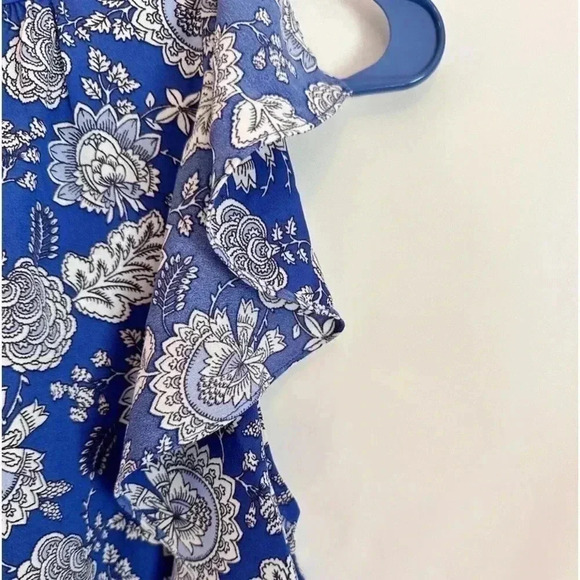 Vince Camuto NWT! Blue White Floral Ruffle Trim NEW Women's Sleeveless Top XS - Picture 7 of 9